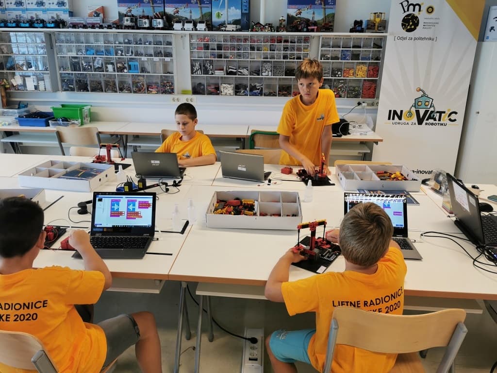 Prijave za ljetna školu robotike 2022. za polaznike 6 – 9 godina.