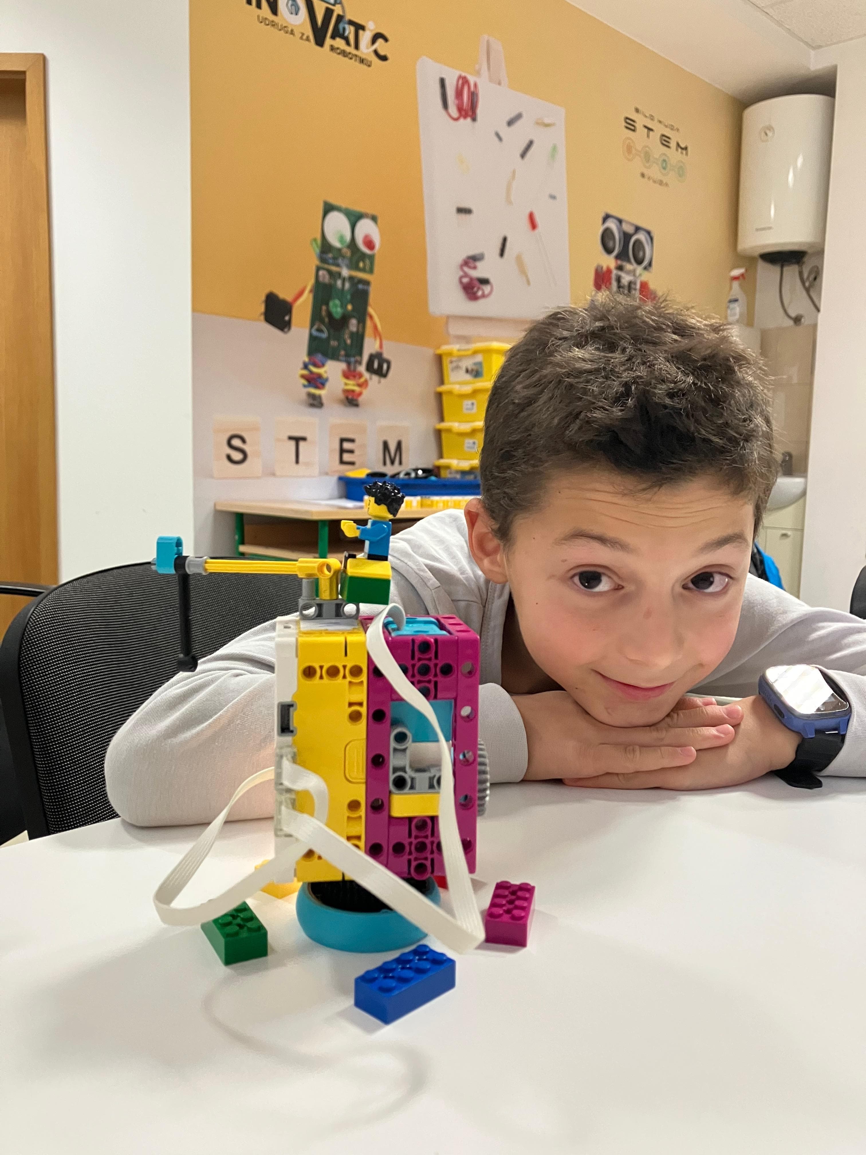 Djeca na radionici LEGO robotike – fotografija 4