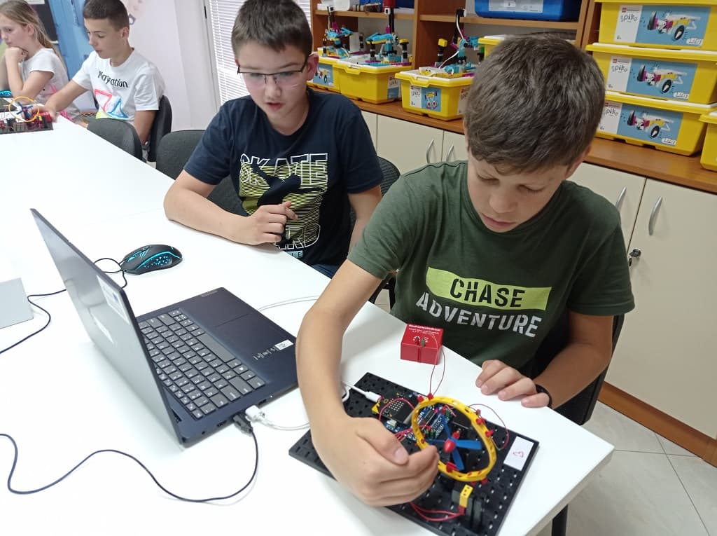 Prijave na ciklus besplatnih višednevne radionice elementarne robotike “Bilo kuda STEM svuda”