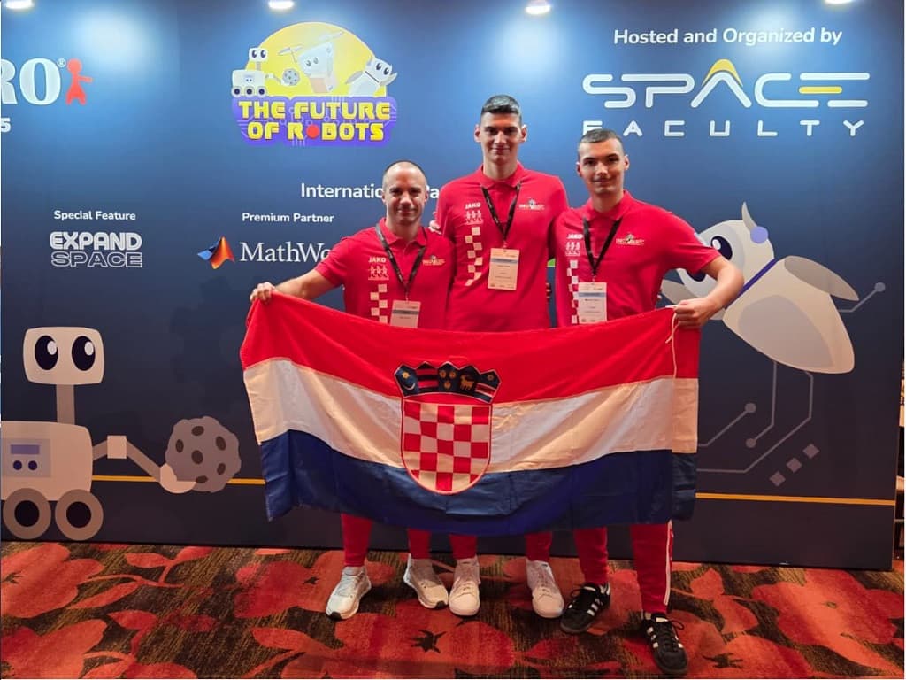 Udruga Inovatic osvojila srebro na svjetskom finalu robotike u Singapuru!